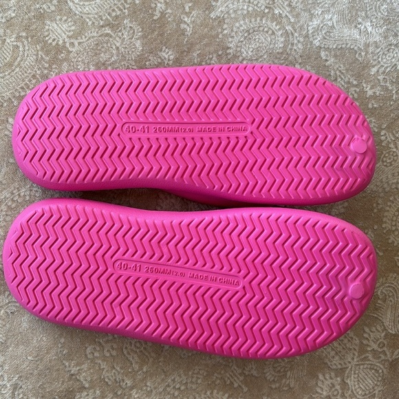 Brand New Hello Kitty Pink Thong Flip Flops Slides Sandals Comfy Cute Fun - Picture 7 of 13